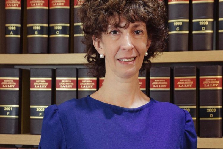 AB. MARIANA FURLAN DE KOSTER